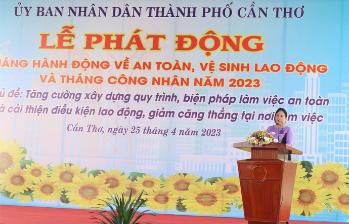 Bà Trần Thị Xuân Mai, Giám đốc Sở LĐTBXH TP Cần Thơ phát biểu tại lễ phát động.