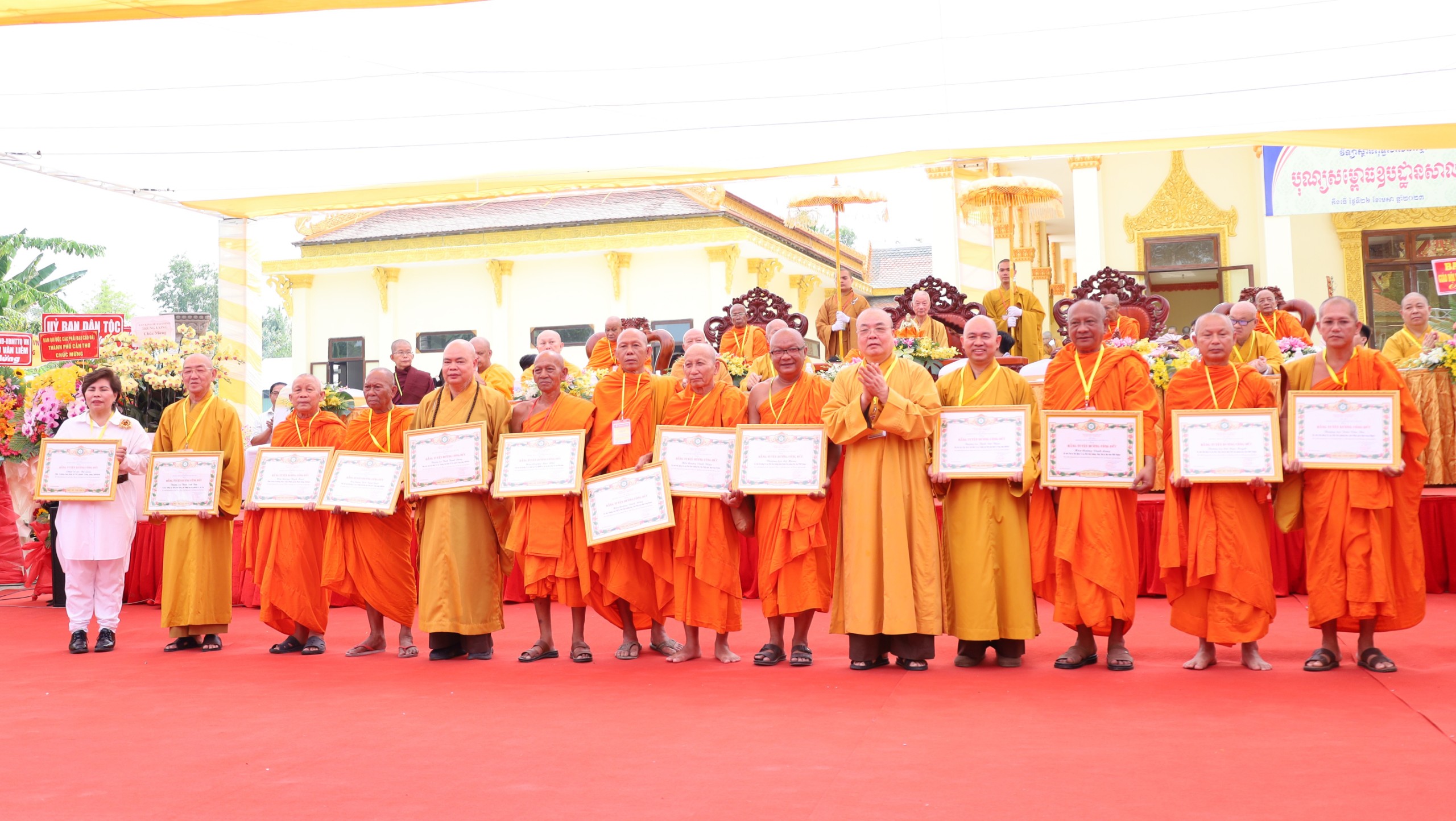 Giáo hội Phật giáo Việt Nam tuyên dương công đức của 3 tập thể và 17 cá nhân đã có nhiều đóng góp tích cực trong công tác phật sự và các hoạc động của Học viện Phật giáo Nam tông Khmer.