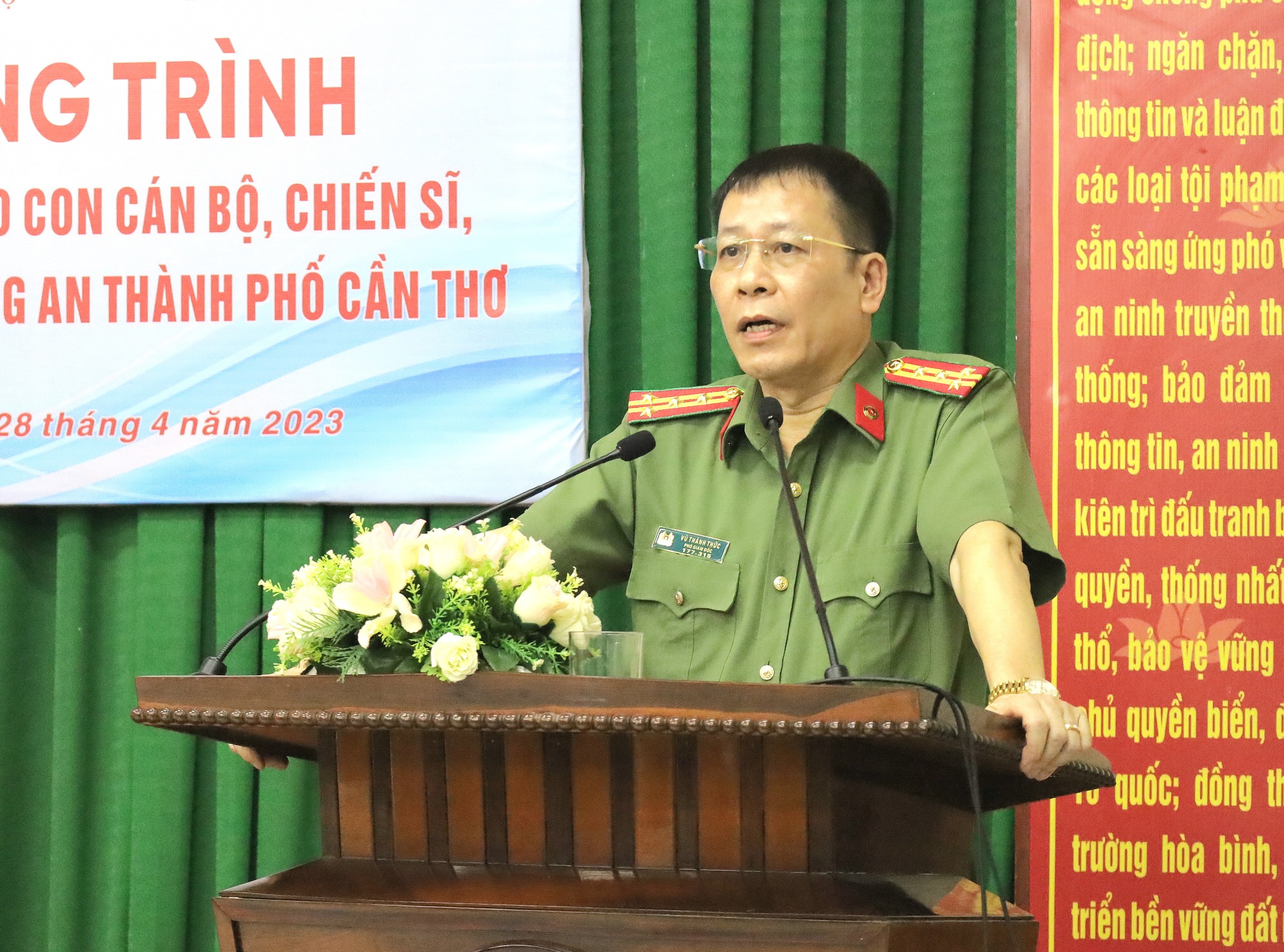 Đại tá Vũ Thành Thức – Phó Giám đốc Công an TP. Cần Thơ phát biểu tại chương trình.