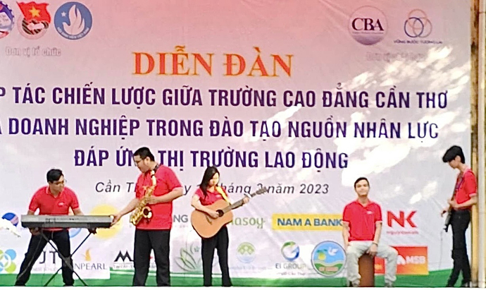 Các học viên sau khi hoàn thành những khóa học sẽ được tạo điều kiện tham gia band nhạc của VMS và được trình diễn tại nhiều sân khấu.