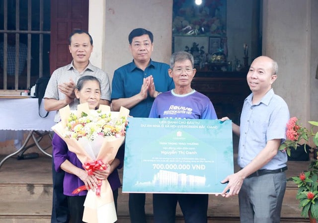 Nguyễn Thị Oanh được thưởng một căn hộ.