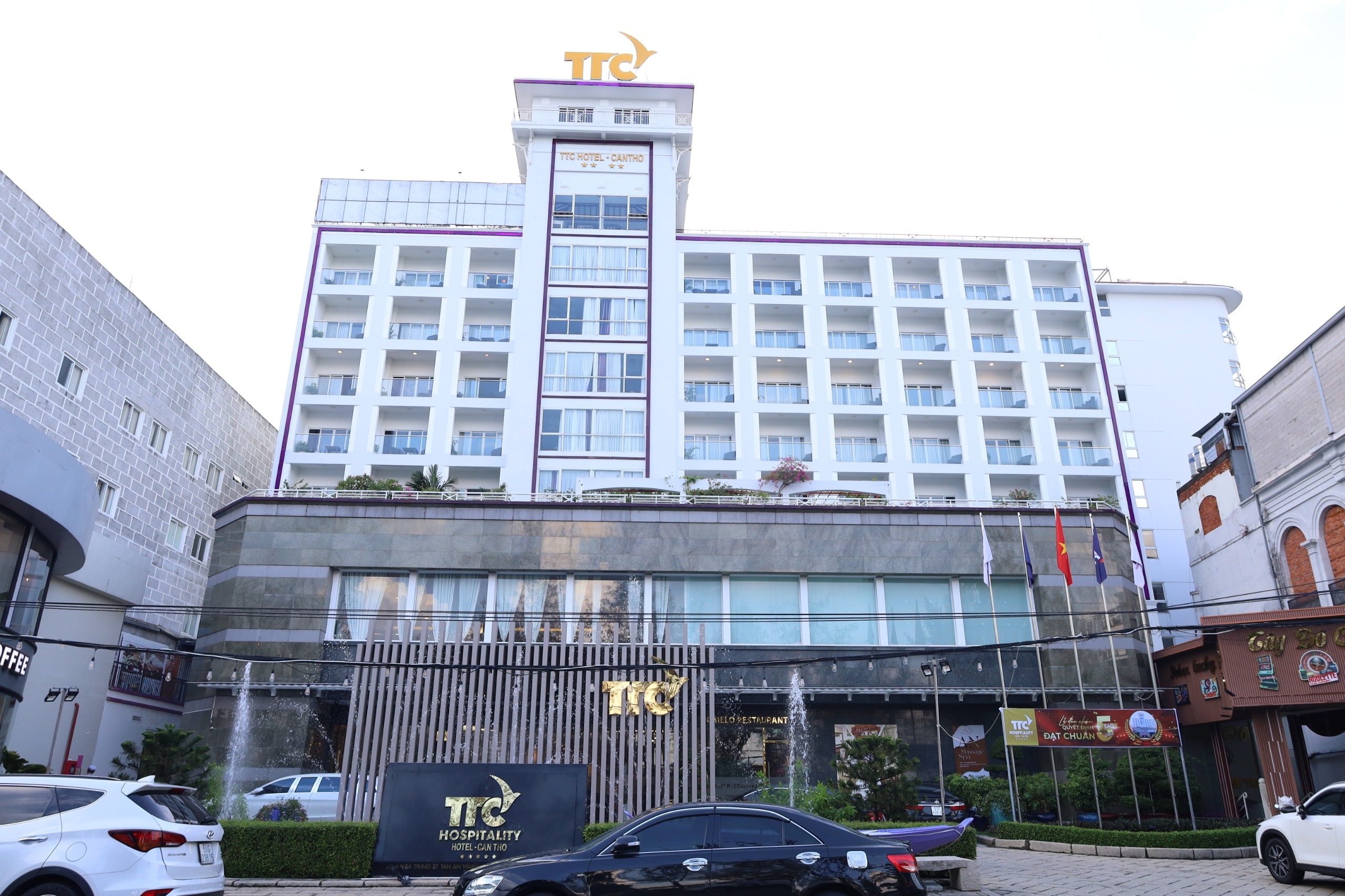TTC Hotel - Cần Thơ, cơ sở lưu trú trực thuộc Công ty Cổ phần Du lịch Thành Thành Công (TTC Hospitality; thành viên Tập đoàn TTC) được công nhận khách sạn đạt chuẩn 5 sao từ Tổng cục Du lịch Việt Nam.