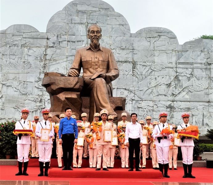 Thượng úy Nguyễn Minh Duy tại buổi Lễ tuyên dương.