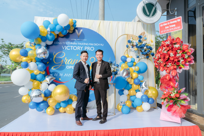 Chân dung 2 lãnh đạo trẻ của Công ty Cổ phần Thương mại dịch vụ VICTORY PRO ông Huỳnh Vũ Linh - Chủ tịch HĐQT (trái) và ông Ngô Trang Tử - Tổng Giám đốc (phải).