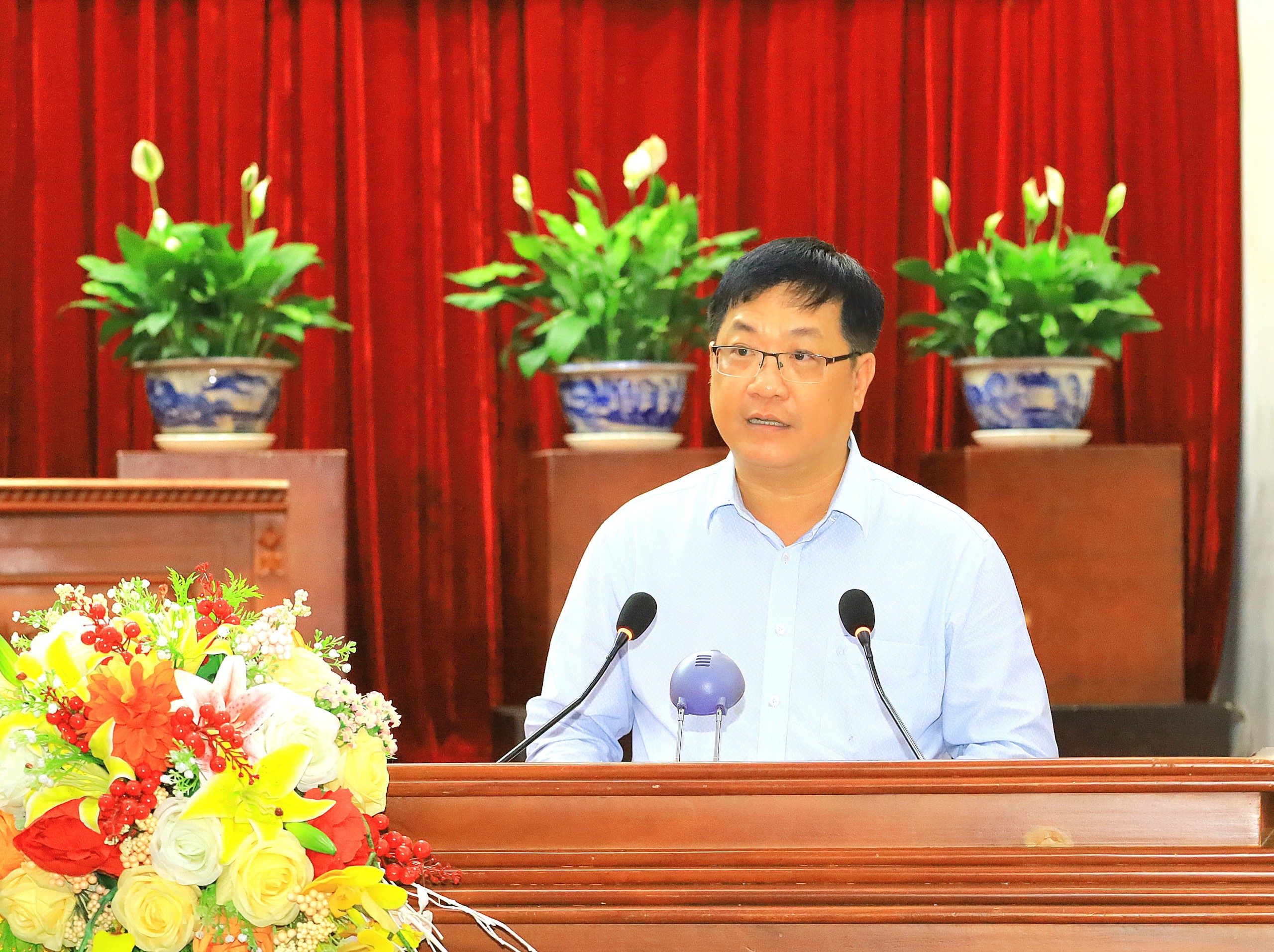 Ông Trần Lê Bình - Phó Bí thư thường trực Huyện ủy Phong Điền phát biểu tham luận tại hội nghị.
