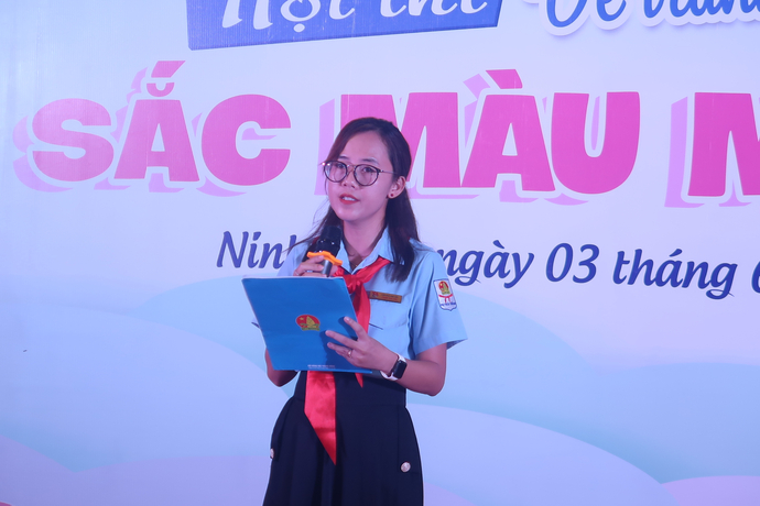 Bà Phạm Thái Thu - Phó Bí thư Quận Đoàn Ninh Kiều đánh giá cao tính chất của Hội thi.