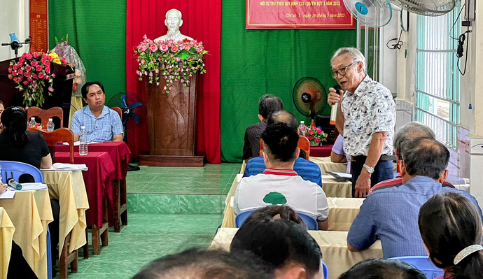 Ông Võ Văn Nghiêm, đại diện chủ hộ kinh doanh tại tuyến phố đêm phát biểu ý kiến.