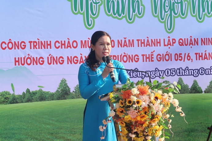 Bà Nguyễn Thị Hồng Nga - Ủy Viên Ban Thường Vụ Hội LHPN TP Cần Thơ, Chủ tịch Hội LHPN quận Ninh Kiều phát biểu tại buổi lễ.