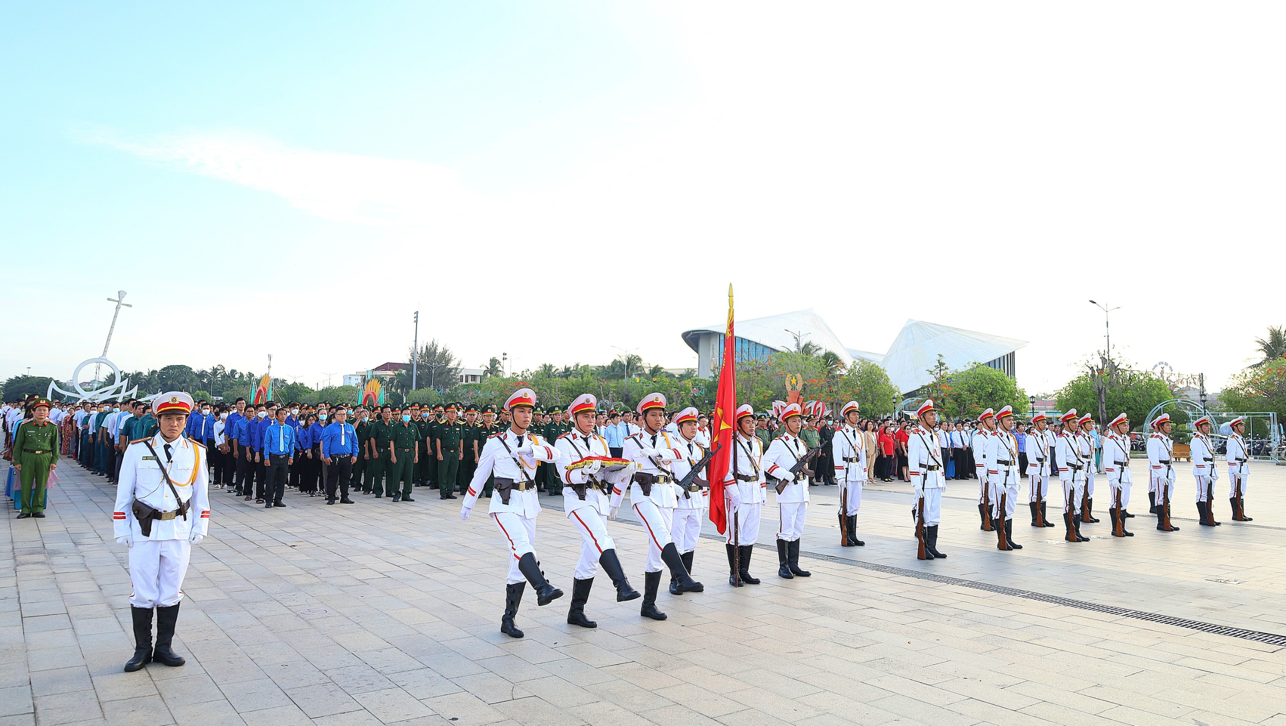 Lễ chào cờ trang trọng đã được tỉnh Bạc Liêu duy trì tổ chức vào Thứ Hai của tuần đầu tiên mỗi tháng, đã trở thành nếp sinh hoạt chính trị, nghi thức hết sức thiêng liêng trên địa bàn tỉnh, thể hiện truyền thống yêu nước, niềm tự hào dân tộc.