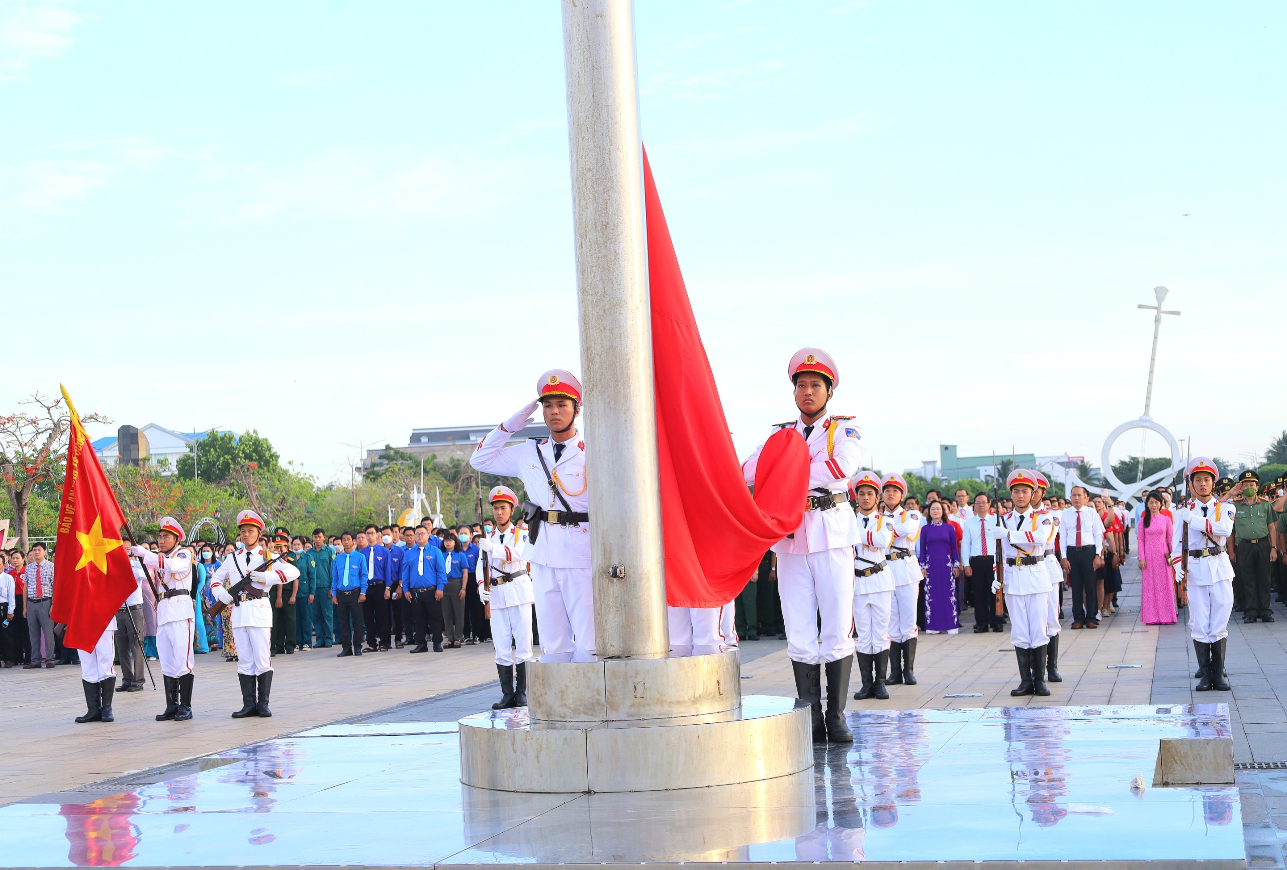 Sự kiện càng trở nên đặc biệt và ý nghĩa hơn bởi là lễ chào cờ khởi động cho Hành trình Đỏ năm 2023.