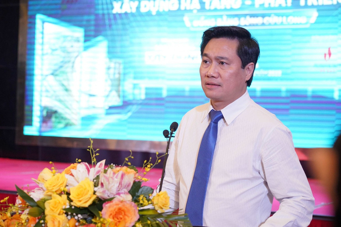 Ông Nguyễn Tường Văn – Ủy viên Ban cán sự Đảng, Thứ trưởng Bộ Xây dựng phát biểu tại Diễn đàn.