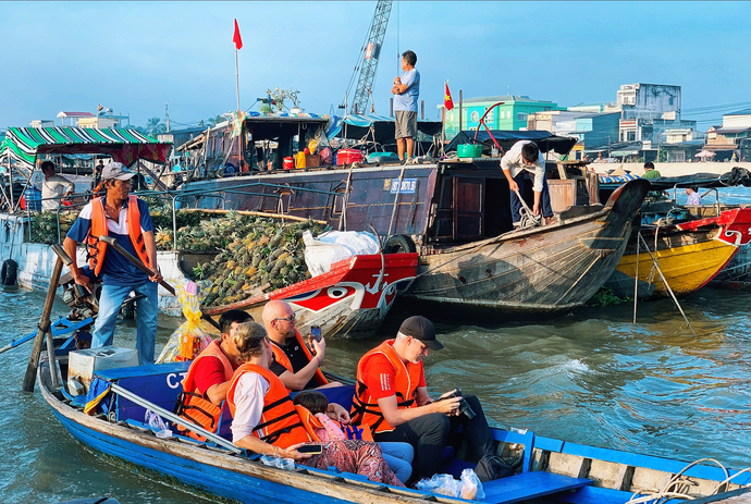 Văn hóa sông nước là nét bản địa thu hút du khách quốc tế đến Cần Thơ. Ảnh: Chợ nổi Cái Răng.