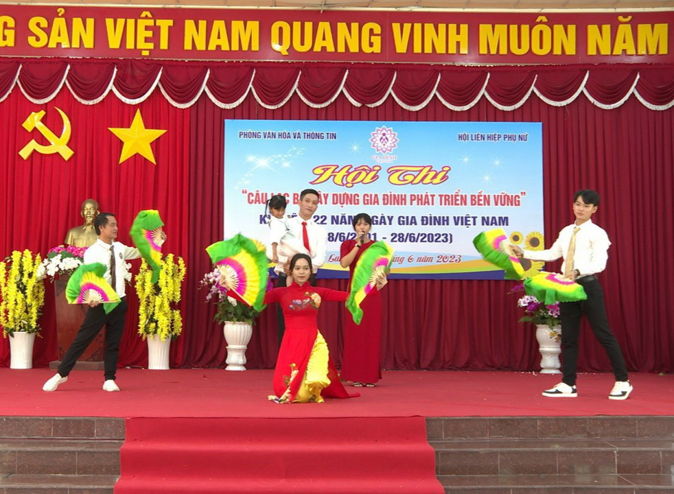 Phần thi tiểu phẩm giới thiệu của xã Thới Tân, huyện Thới Lai.