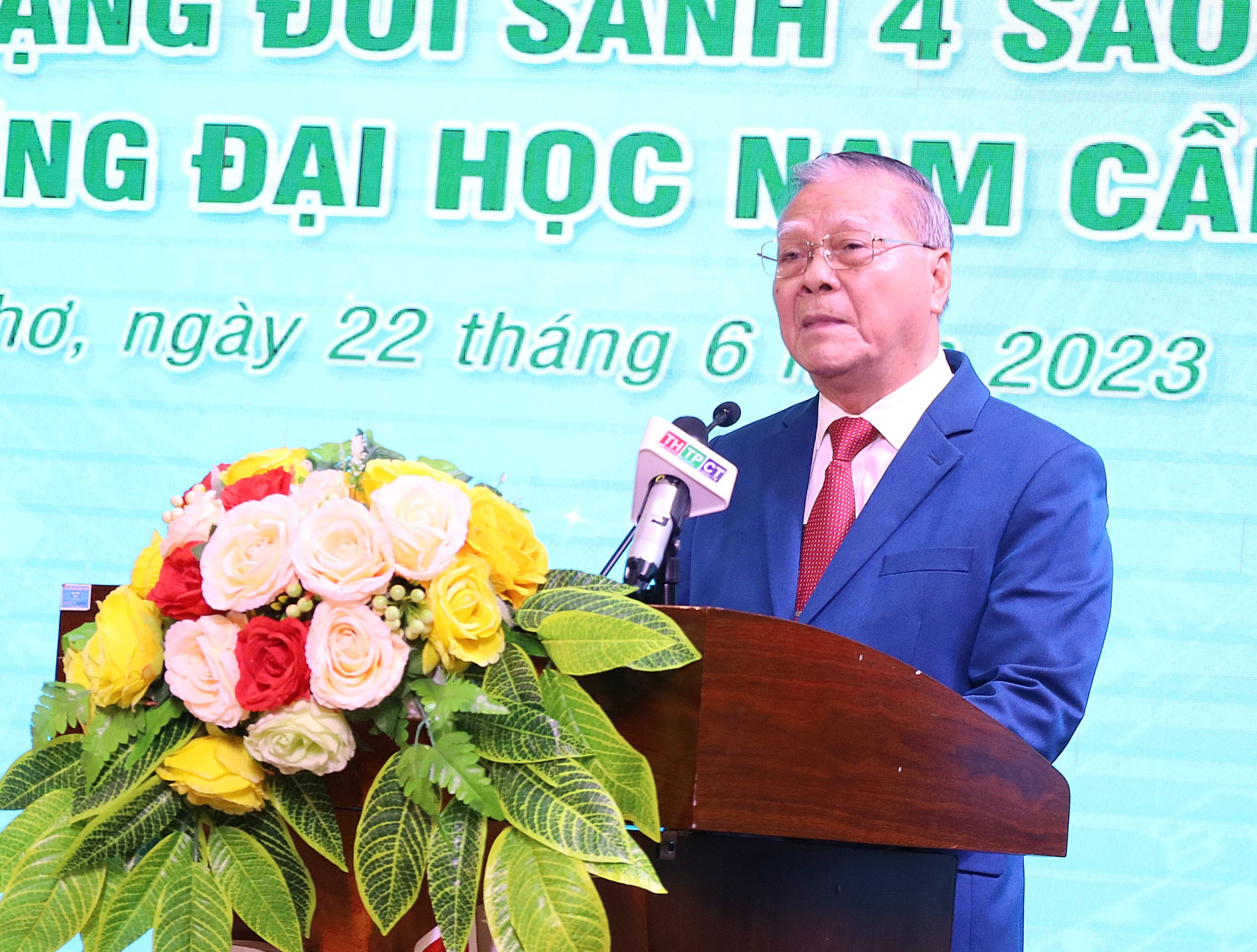 Tiến sĩ Nguyễn Văn Quang – Hiệu trưởng Trường Đại học Nam Cần Thơ phát biểu tại buổi lễ.