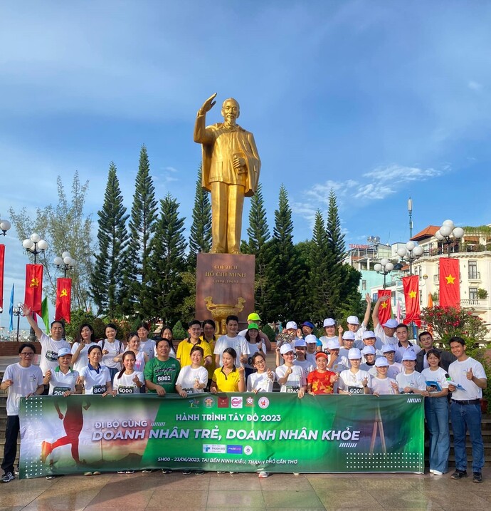 Sự kiện chạy bộ “Doanh nhân trẻ - Doanh nhân khỏe” thu hút hơn 200 vận động viên từ TP. Cần Thơ, các tỉnh thành trong khu vực ĐBSCL và TP. Hồ Chí Minh.