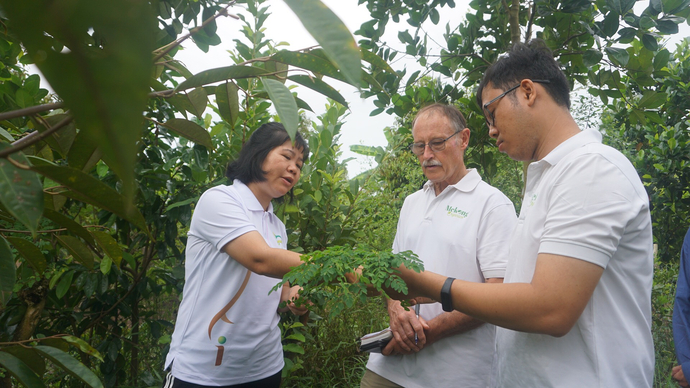 Mô hình tuần hoàn và sản phẩm của Abavina được ông Alan Broughton - Tư vấn nghiên cứu và hỗ trợ giảng dạy cho Mekong Organic quan tâm.