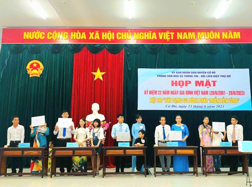 Hội thi Xây dựng Gia đình phát triển bền vững năm 2023 có 10 gia đình đến từ các xã, thị trấn tham gia dự thi.