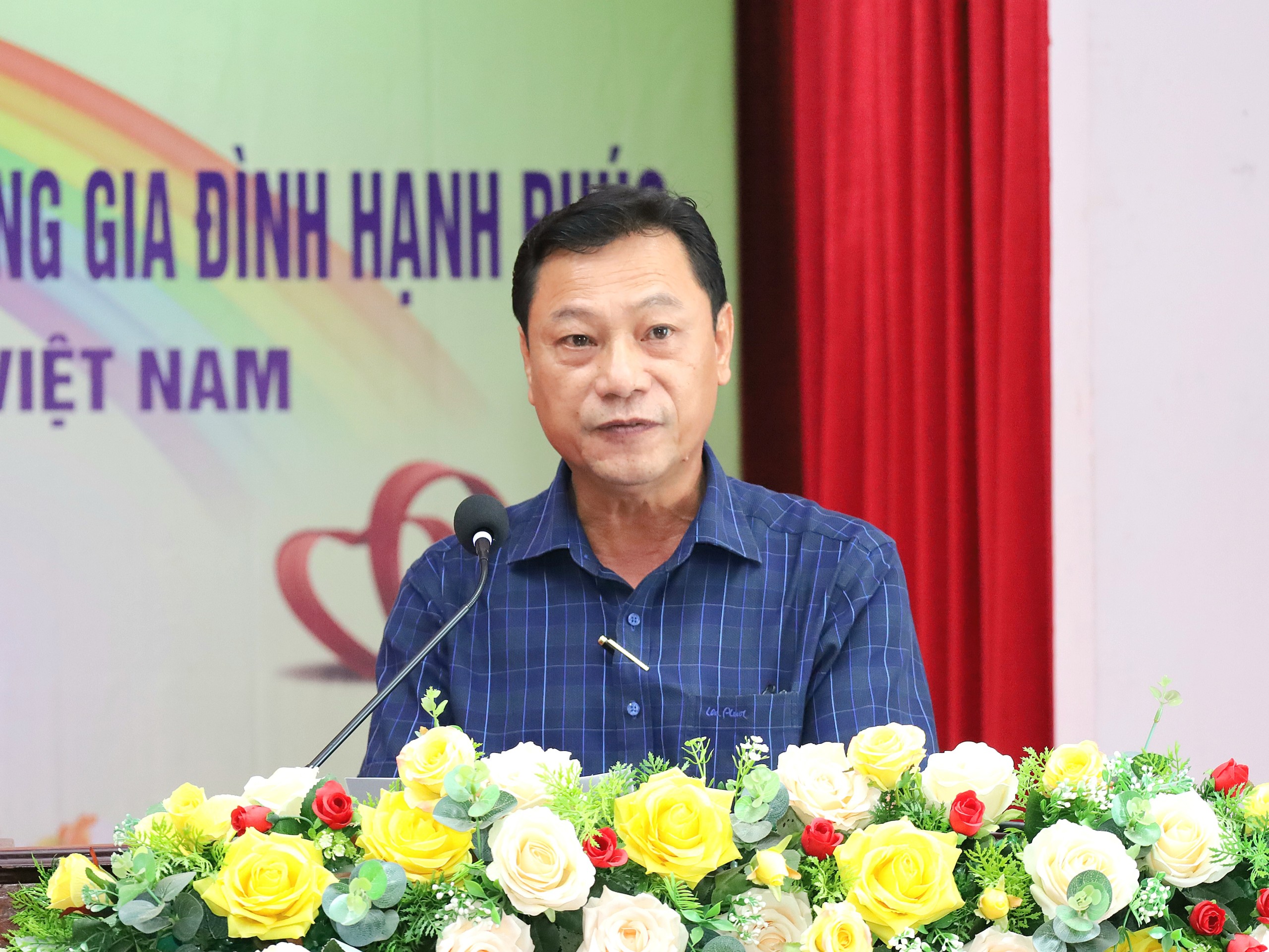 Ông Trần Quốc Thành - Trưởng phòng Phòng Văn hoá và Thông tin quận Ninh Kiều phát biểu ôn lại truyền thống ngày Gia đình Việt Nam.