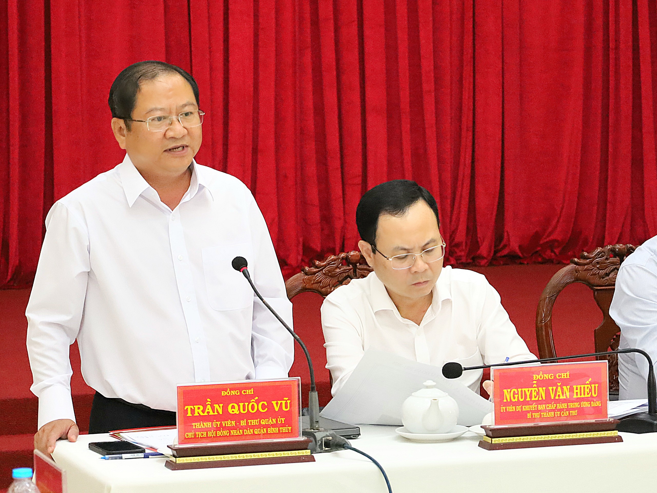 Ông Trần Quốc Vũ – Bí thư Quận ủy Bình Thủy phát biểu tại buổi làm việc.