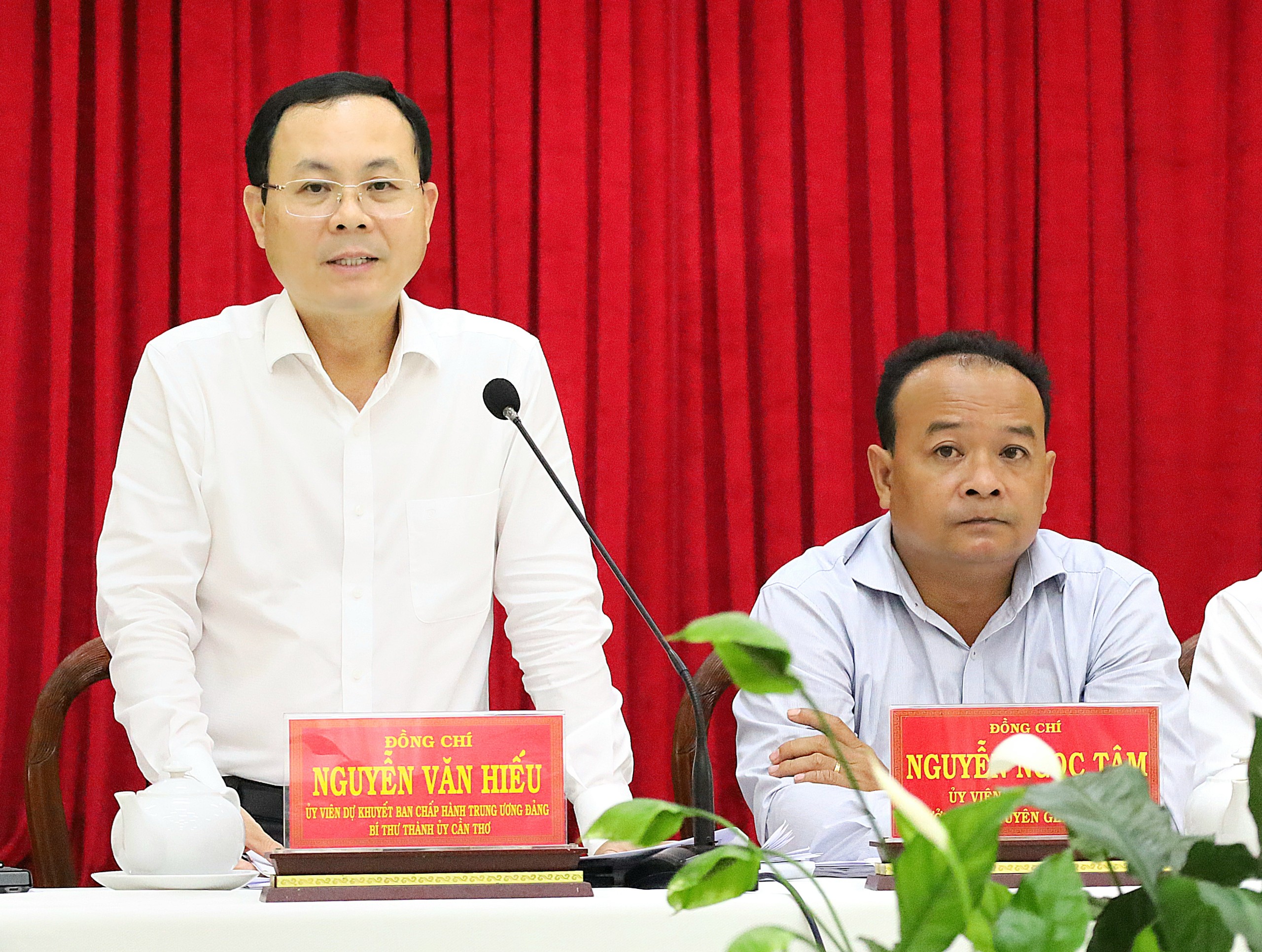 Ông Nguyễn Văn Hiếu - Ủy viên dự khuyết Ban Chấp hành Trung ương Đảng, Bí thư Thành ủy Cần Thơ phát biểu chỉ đạo tại buổi làm việc.