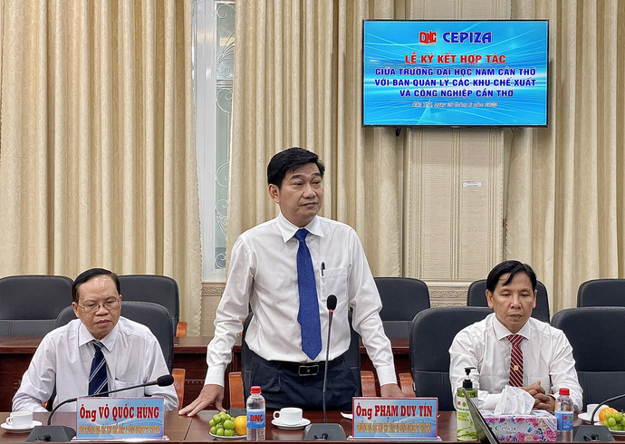 Ông Phạm Duy Tín – Trưởng Ban quản lý các khu chế xuất và công nghiệp Cần Thơ phát biểu tại buổi lễ.
