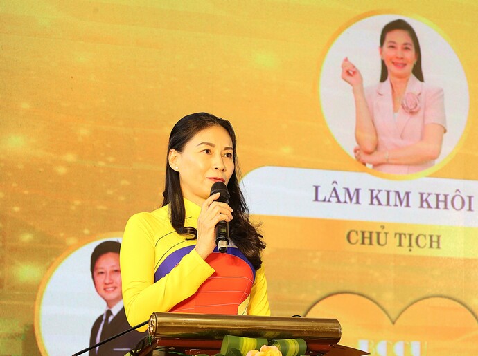 Bà Lâm Kim Khôi, GĐ Nam Á Bank KV miền Tây, Chủ tịch CLB doanh nhân đồng hương Bạc Liêu, Cà Mau tại TP. Cần Thơ.