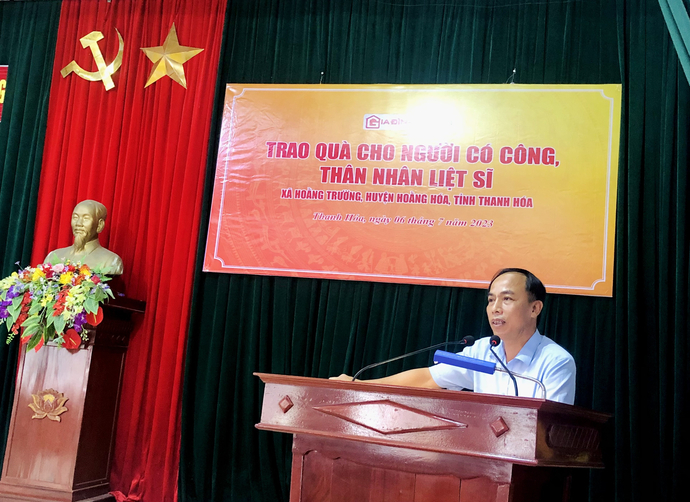 Ông Lê Văn Hoàng - Bí thư Đảng ủy, Chủ tịch HĐND xã Hoằng Trường phát biểu tại buổi lễ