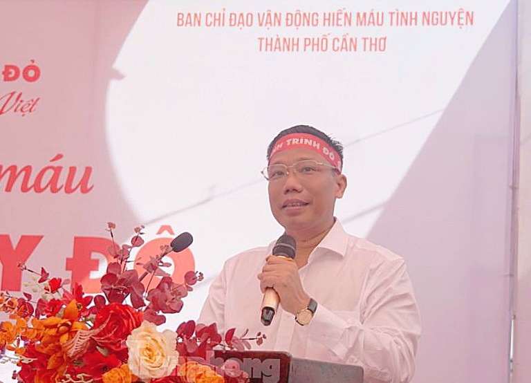 Ông Nguyễn Thực Hiện - Phó Chủ tịch UBND TP, Trưởng Ban Chỉ đạo Vận động HMTN TP. Cần Thơ phát biểu tại chương trình.