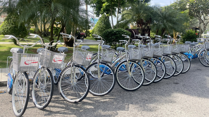 Chương trình trao tặng 37 xe đạp cho học sinh hiếu học ở quận Bình Thủy, Cái Răng và huyện Thới Lai.
