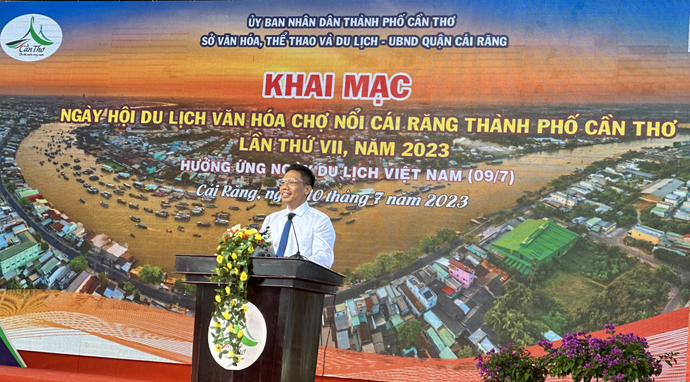 Ông Nguyễn Thực Hiện - Thành uỷ viên, Phó Chủ tịch UBND TP Cần Thơ phát biểu chỉ đạo Ngày hội.