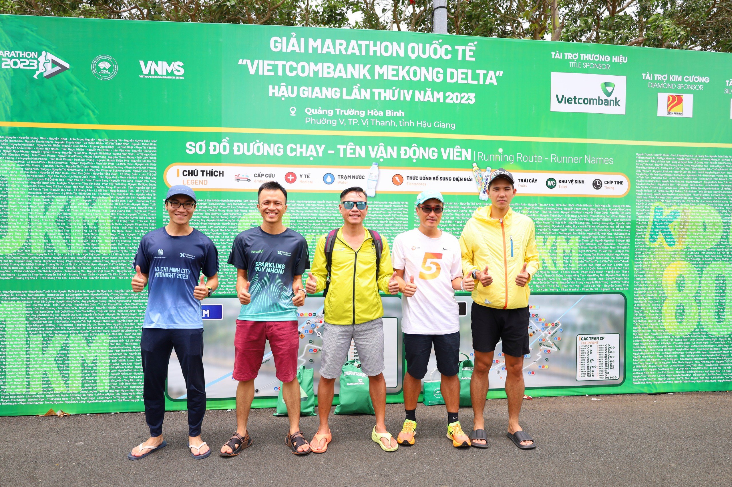 Các vận động viên đã sẵn sàng tham gia giải Marathon quốc tế “Vietcombank Mekong Delta” với các cự ly chạy, chinh phục các cung đường trên địa bàn TP. Vị Thanh.