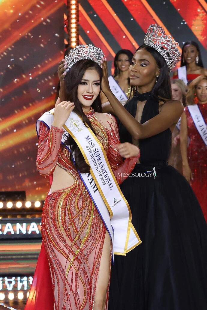 Khoảnh khắc nhận danh hiệu Á hậu 4 Miss Supranational 2023 của Đặng Thanh Ngân.