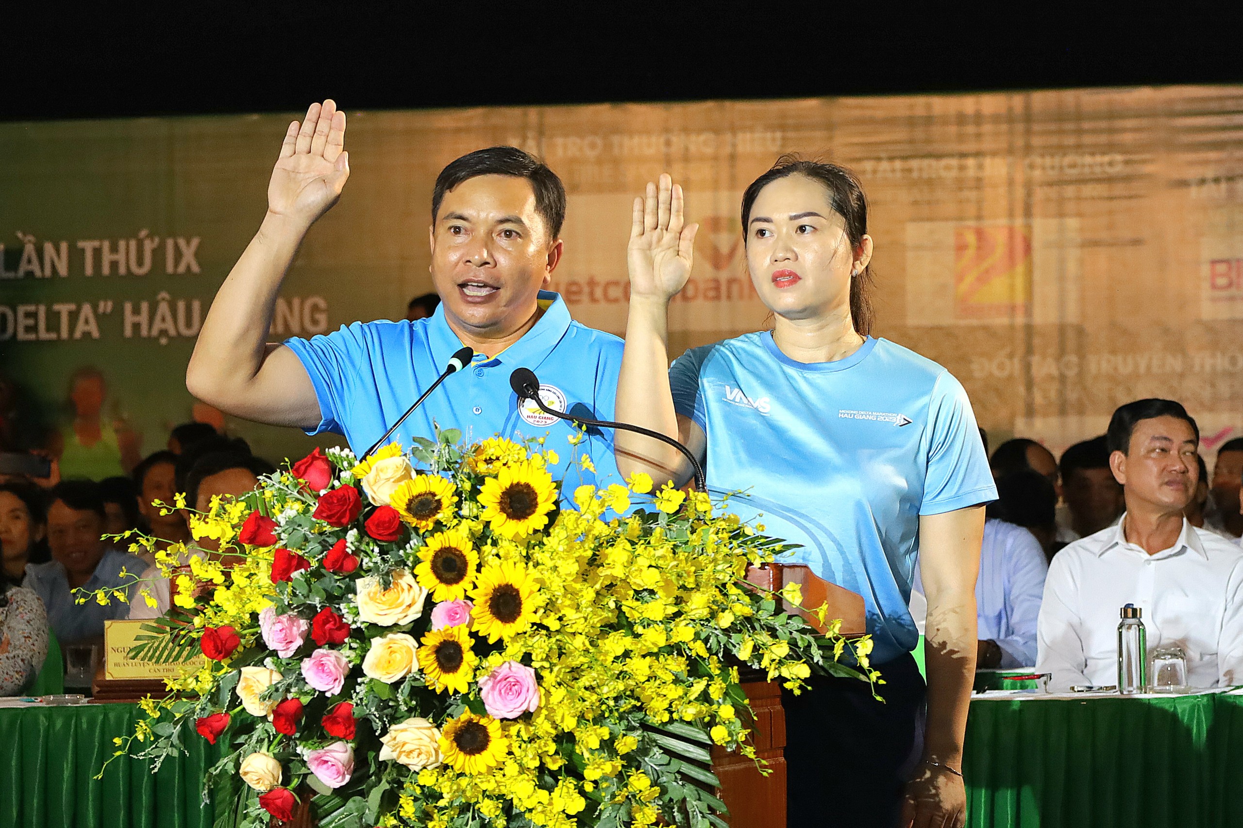 Đại diện trọng tài điều hành tại Đại hội Thể thao đồng bằng sông Cửu Long lần thứ IX và Giải Marathon quốc tế “Vietcombank Mekong Delta” Hậu Giang phát biểu tuyên thệ.