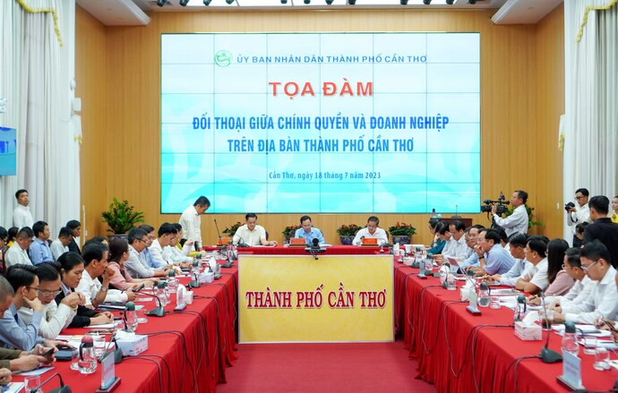 Quang cảnh buổi tọa đàm.