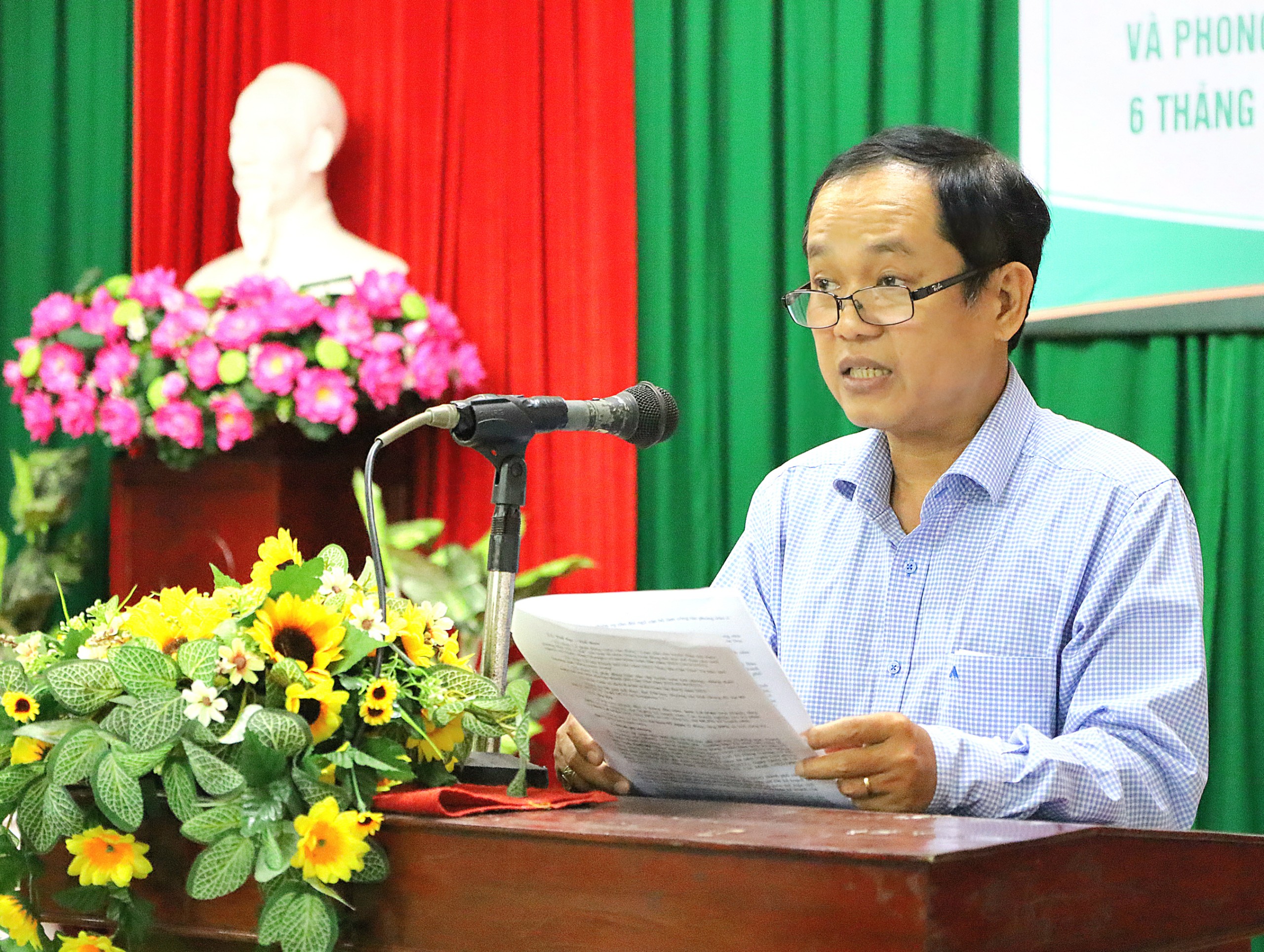 Ông Trương Công Quốc Việt - Phó Giám đốc Sở VH TT và DL TP. Cần Thơ báo cáo kết quả 6 tháng đầu năm và kế hoạch 6 tháng cuối năm 2023.