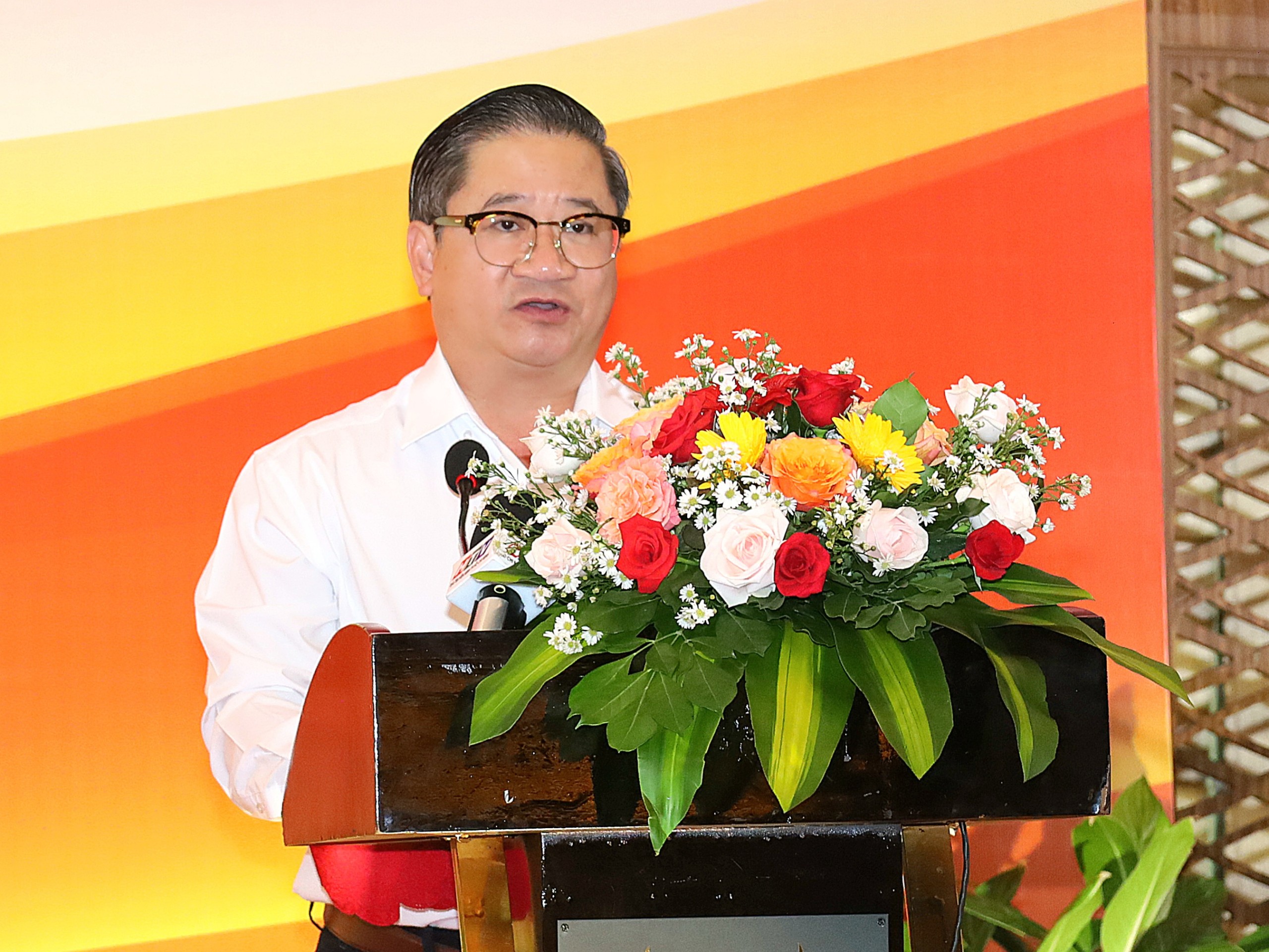 Ông Trần Việt Trường – Phó Bí thư Thành ủy, Chủ tịch UBND TP. Cần Thơ phát biểu tại hội nghị.