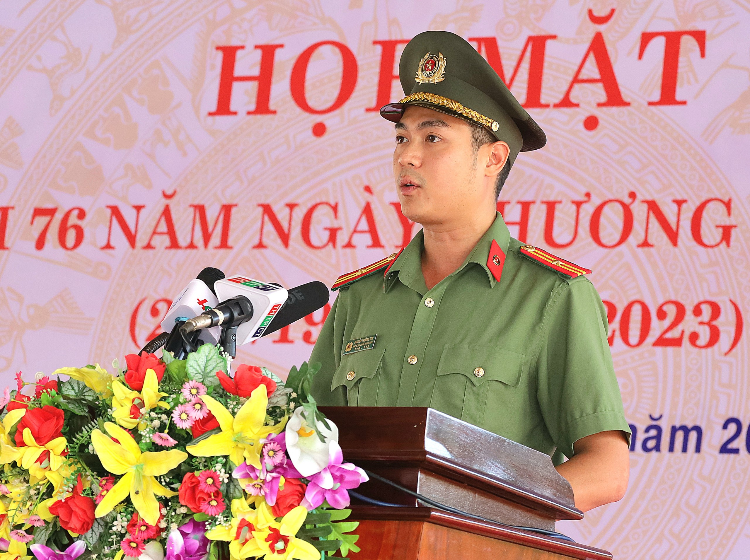 Thiếu tá Nguyễn Trường Sơn – đại diện cho tuổi trẻ tỉnh Quảng Ninh phát biểu cảm tưởng.