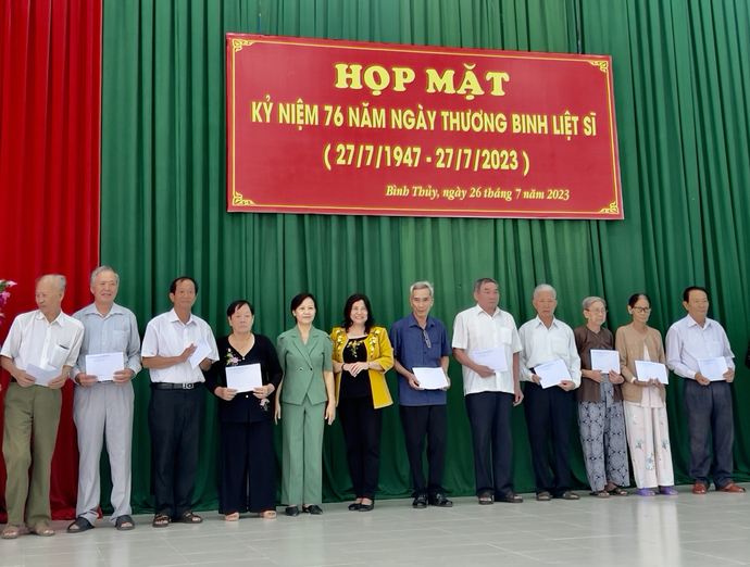 Buổi họp mặt kỷ niệm 76 năm Ngày thương binh liệt sĩ diễn ra vào ngày 26/7 tại quận Bình Thủy, TP Cần Thơ.