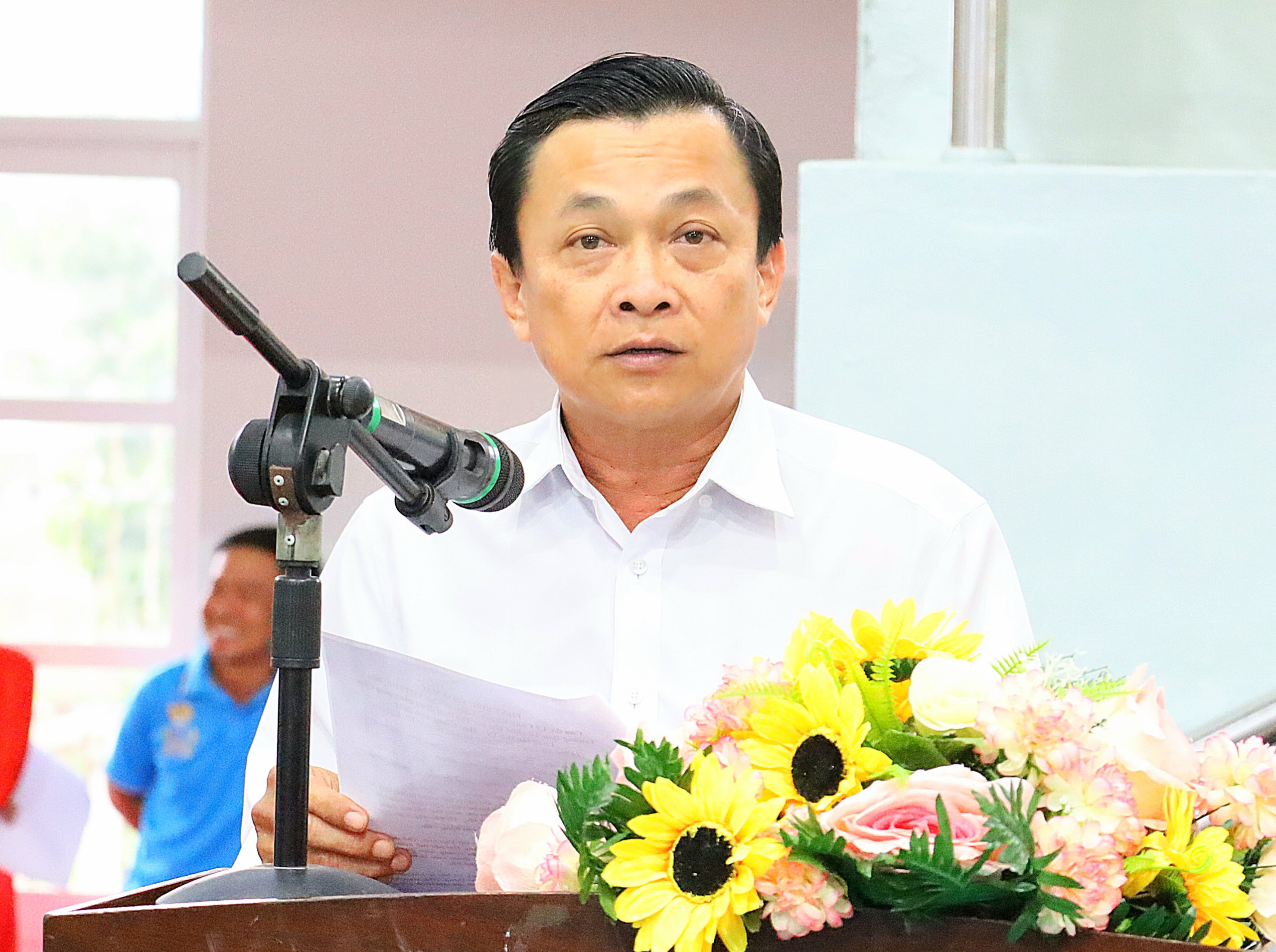 Ông Lê Công Khanh - Giám đốc Sở Văn hóa, Thể thao và Du lịch tỉnh Hậu Giang, Phó Trưởng Ban Tổ chức Đại hội Thể thao ĐBSCL phát biểu chỉ đạo tại buổi lễ.