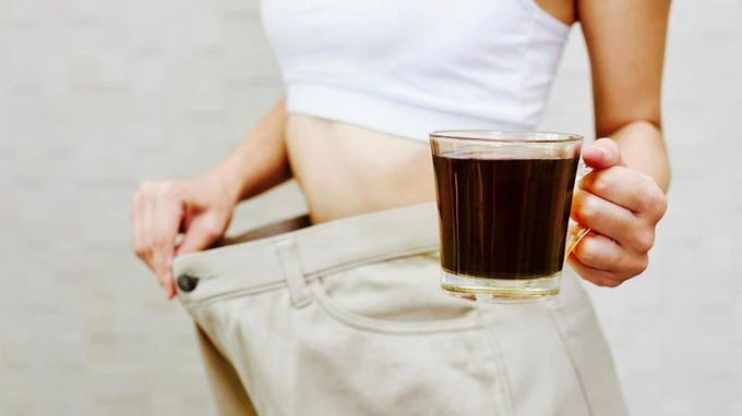 Để giảm cân, hãy chọn cà phê đen không đường thay vì các loại cà phê đóng lon (Ảnh minh họa)