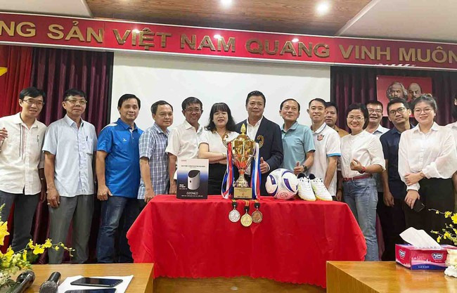 Các lãnh đạo đội tại buổi lễ bốc thăm chia bảng Giải Bóng đá các cơ quan báo chí toàn quốc Press Cup lần thứ 7 khu vực phía Nam.