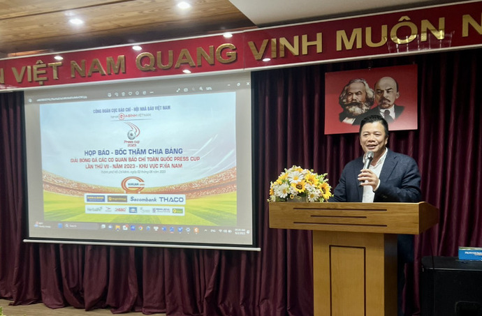 Nhà báo Đào Trọng Nhân, Trưởng Cơ quan đại diện Tạp chí Gia đình Việt Nam tại TPHCM, Trưởng Ban tổ chức Press Cup 2023 khu vực phía Nam phát biểu tại buổi họp báo