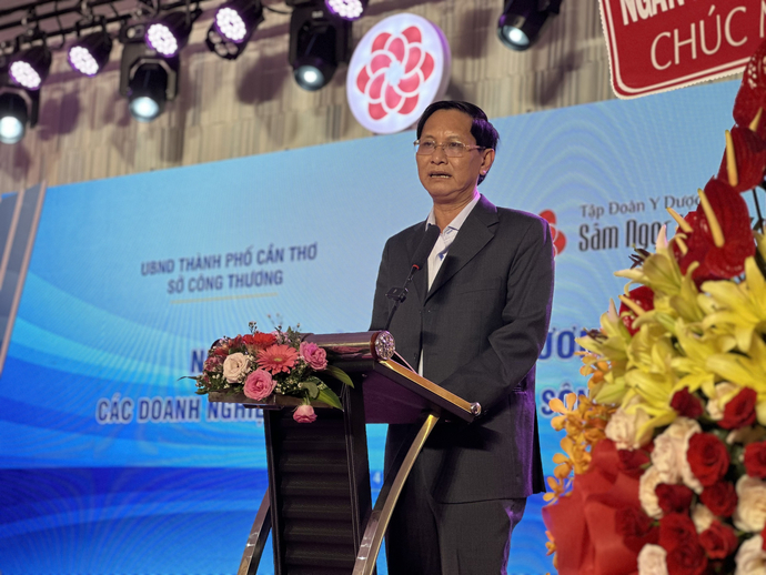 Ông Huỳnh Thanh Sử - Phó Giám đốc Sở Công thương TP Cần Thơ phát biểu tại Ngày hội giao thương các doanh nghiệp ĐBSCL với Tập đoàn Y Dược Sâm Ngọc Linh Việt Nam.