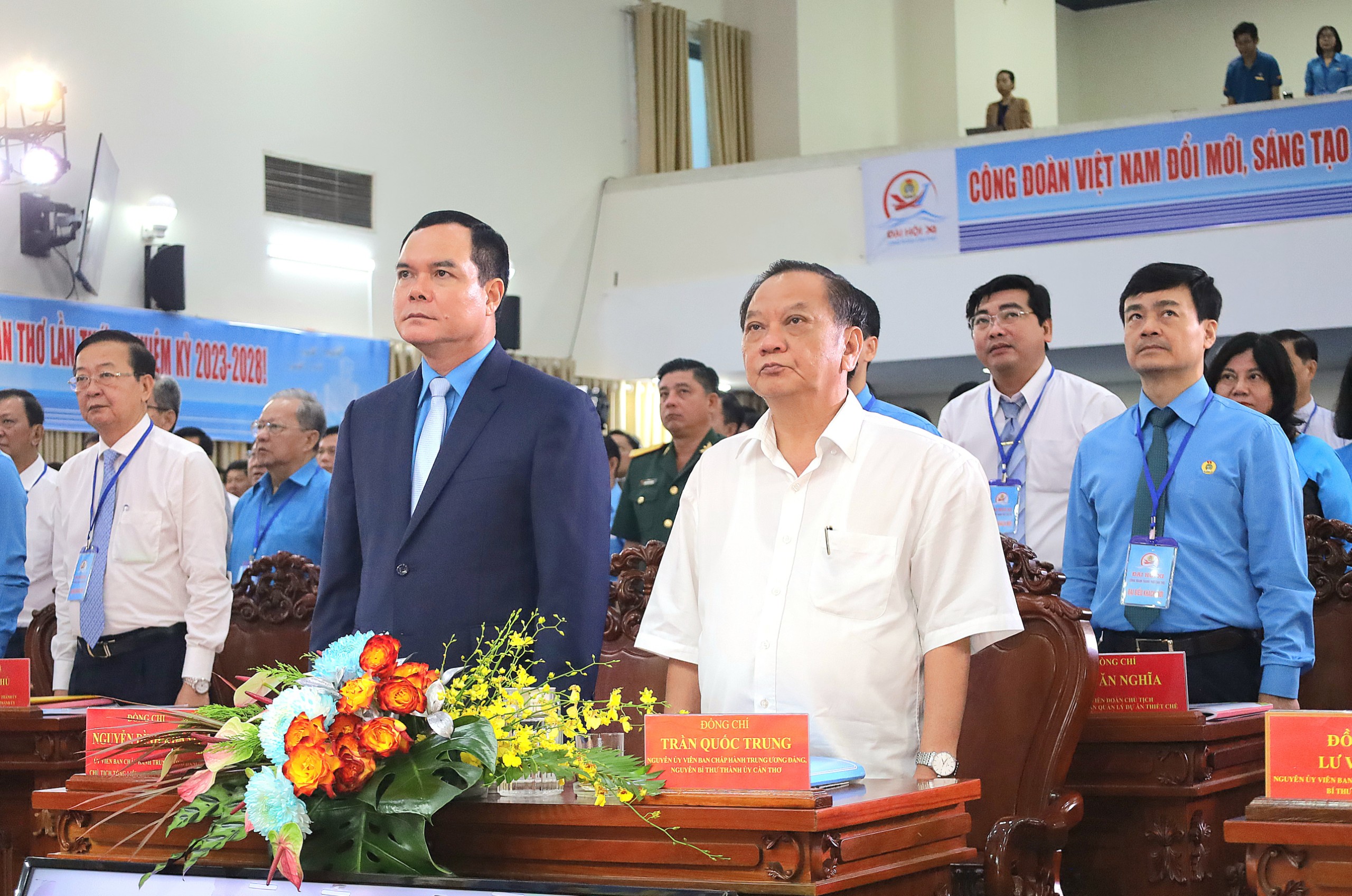 Ông Nguyễn Đình Khang - Ủy viên BCH Trung ương Đảng, Chủ tịch Tổng Liên đoàn Lao động Việt Nam và các đại biểu tham dự đại hội.
