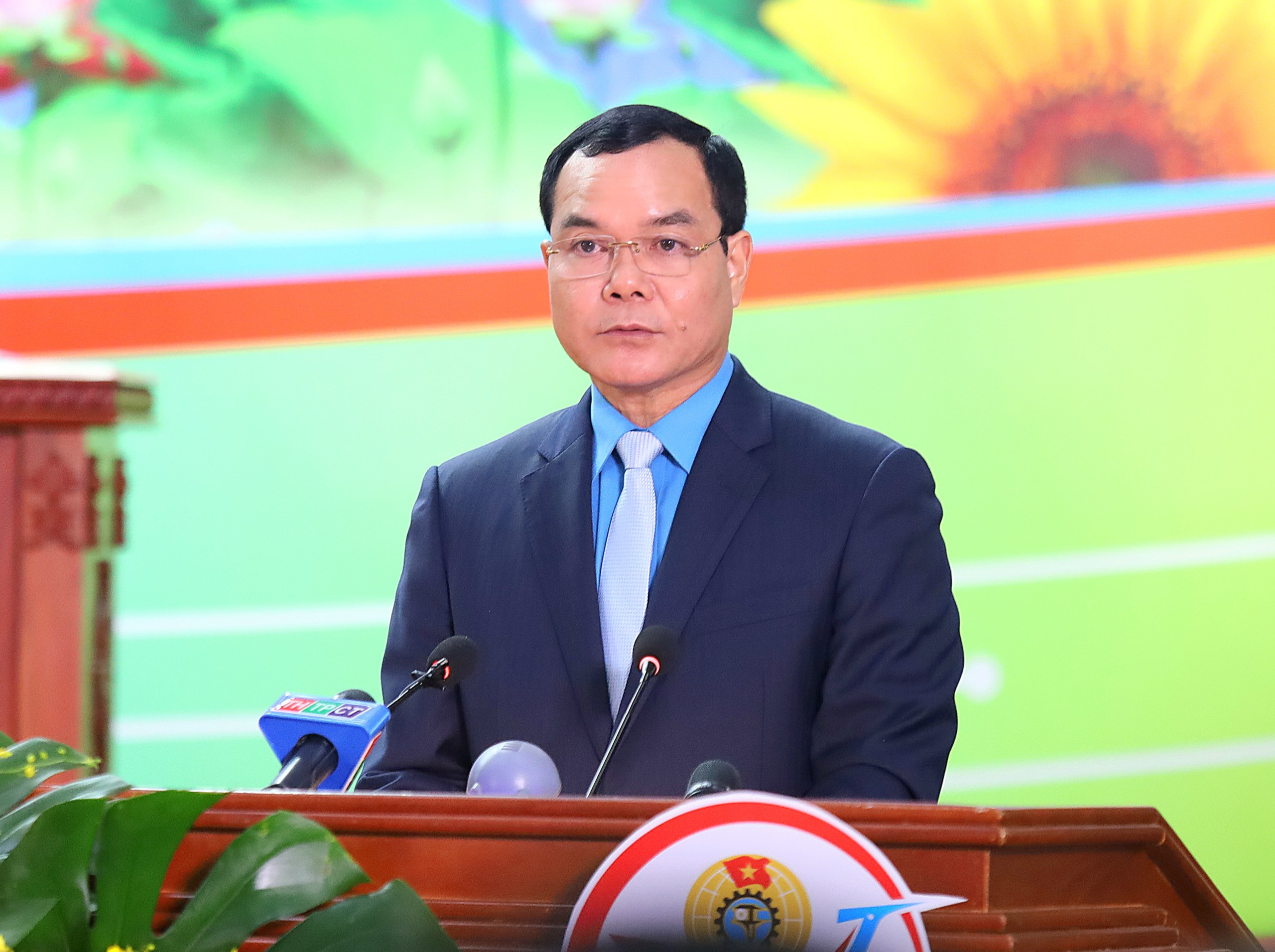 Ông Nguyễn Đình Khang - Ủy viên BCH Trung ương Đảng, Chủ tịch Tổng Liên đoàn Lao động Việt Nam phát biểu chỉ đạo tại đại hội.