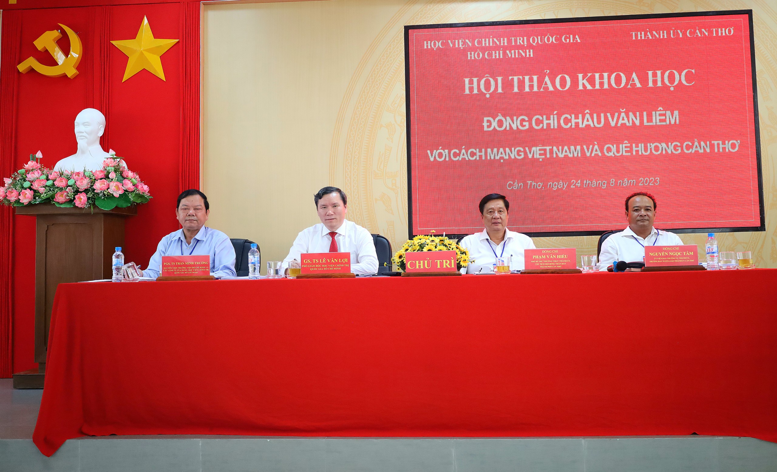 Chủ trì Hội thảo khoa học 'Đồng chí Châu Văn Liêm với Cách mạng Việt Nam và quê hương Cần Thơ'.