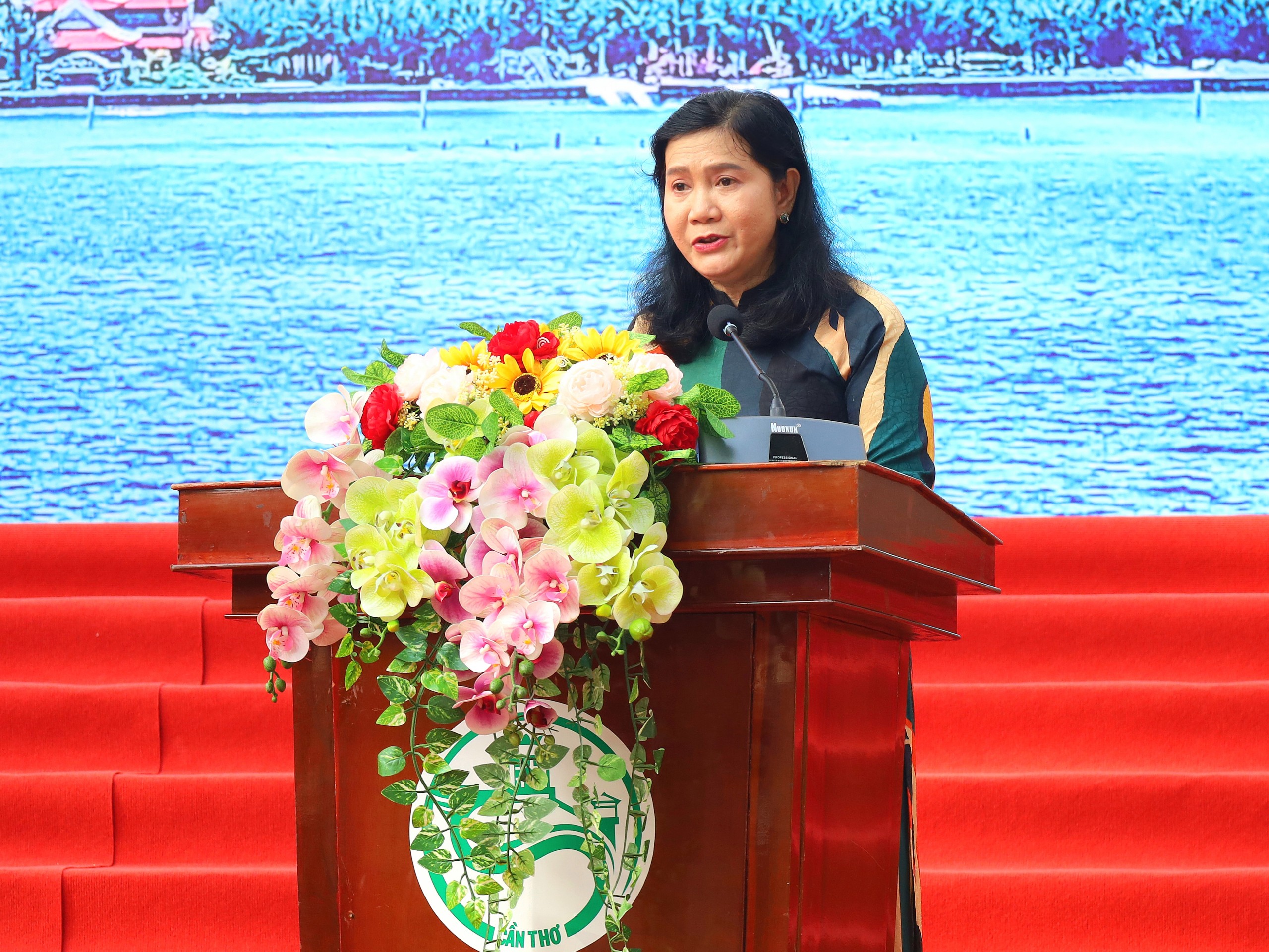 Bà Đào Thị Thanh Thúy – Phó Giám đốc Sở Văn hóa, Thể thao và Du lịch TP. Cần Thơ phát biểu tại lễ khai mạc.