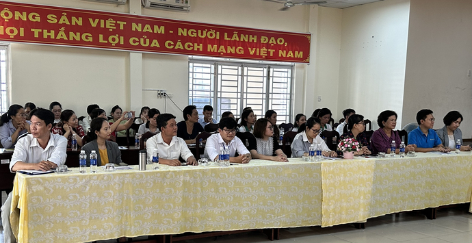 Các đại biểu tham dự tọa đàm rất quan tâm chủ đề can thiệp sớm cho trẻ em có rối loạn phổ tự kỷ.