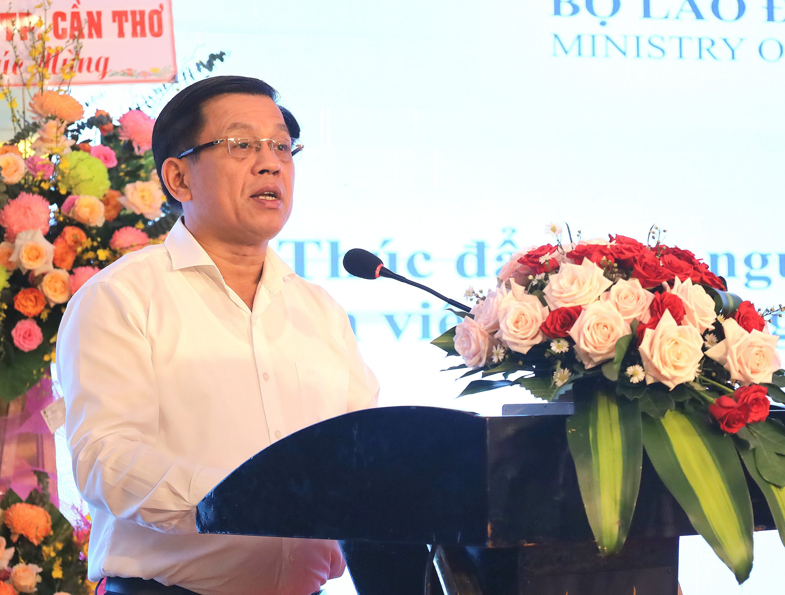 Ông Nguyễn Bá Hoan - Thứ trưởng Bộ Lao động – Thương binh và Xã hội phát biểu kết luận tại hội thảo.