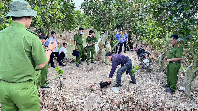 Lực lượng chức năng thực nghiệm điều tra lại quá trình phạm tội của Cường,